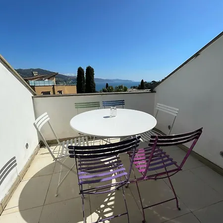 Blue Horizon Retreat-luxury Penthouse דירה